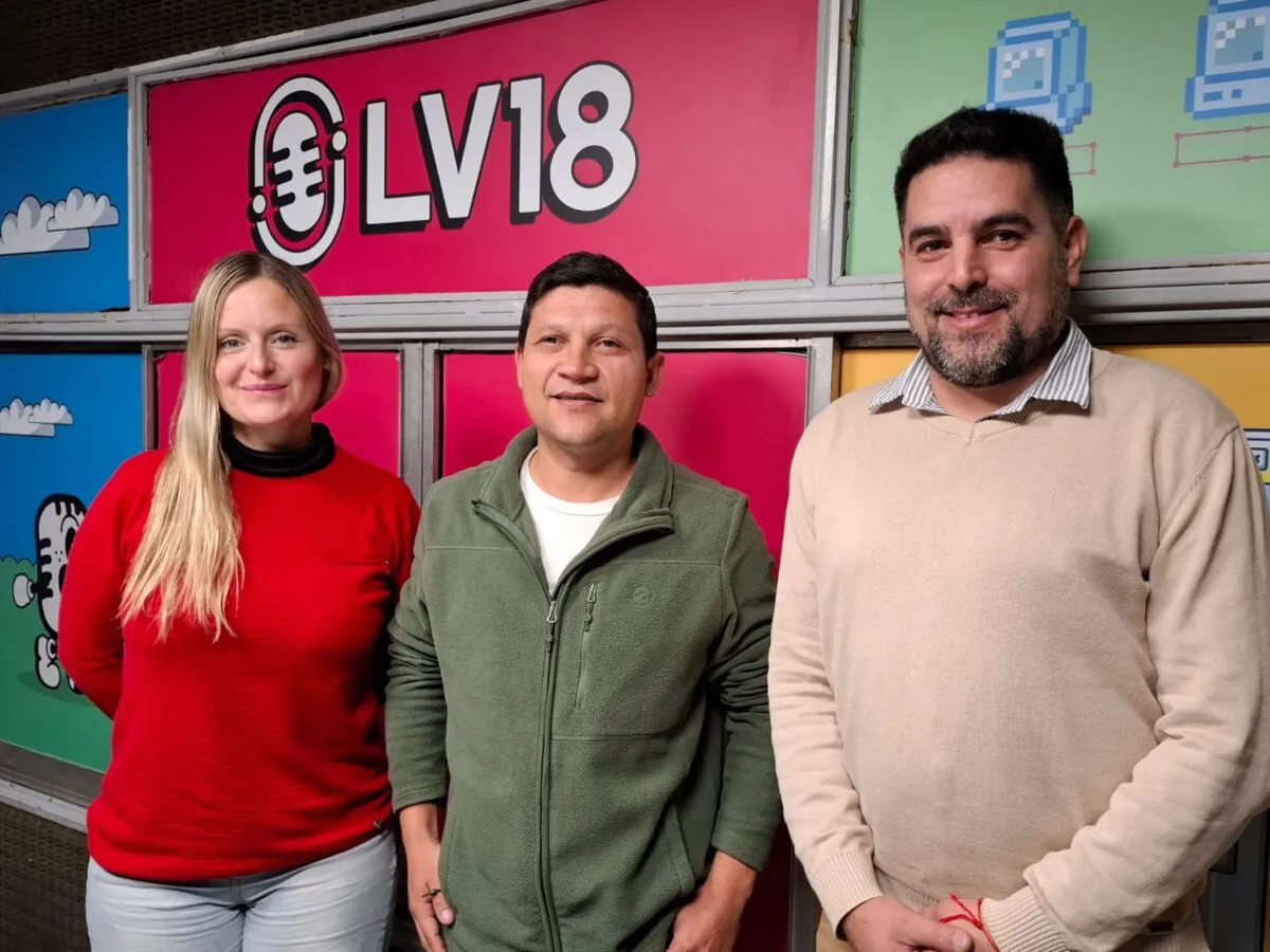 De izquierda a derecha: Pamela Torres, directora de Planificación; Mauro Fernández, supervisor de Defensa al Consumidor; y Mariano Cámara, director de Vivienda, en LV18 donde brindaron detalles sobre el avance de las autorizaciones para la conexión al gas natural en San Rafael. De izquierda a derecha: Pamela Torres, directora de Planificación; Mauro Fernández, supervisor de Defensa al Consumidor; y Mariano Cámara, director de Vivienda, en LV18 donde brindaron detalles sobre el avance de las autorizaciones para la conexión al gas natural en San Rafael.