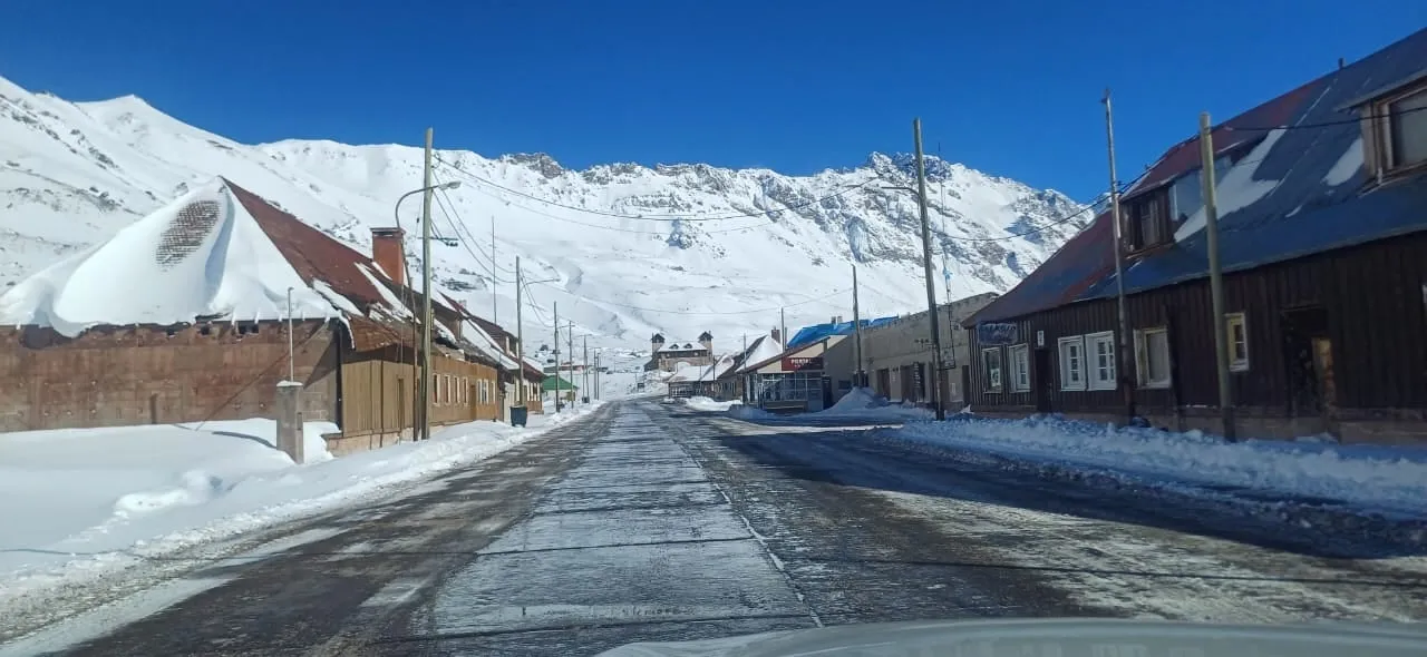 El mal estado de la Ruta 7 complica el tránsito hacia Chile.