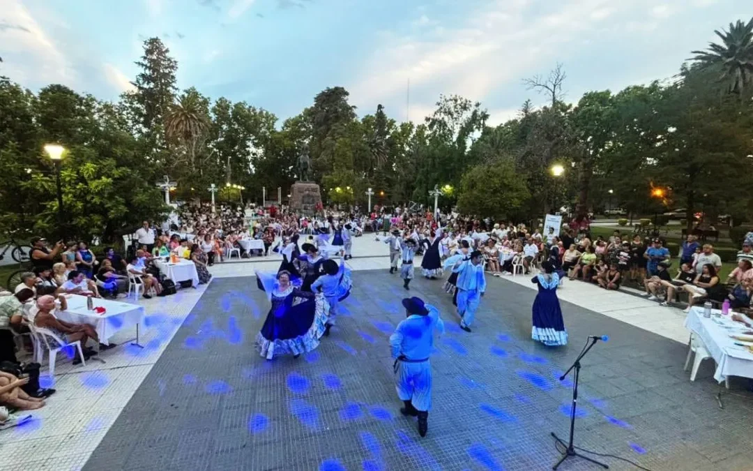 En una Plaza San Martín colmada se vivió la Peña de la Tradición del Adulto Mayor de San Rafael
