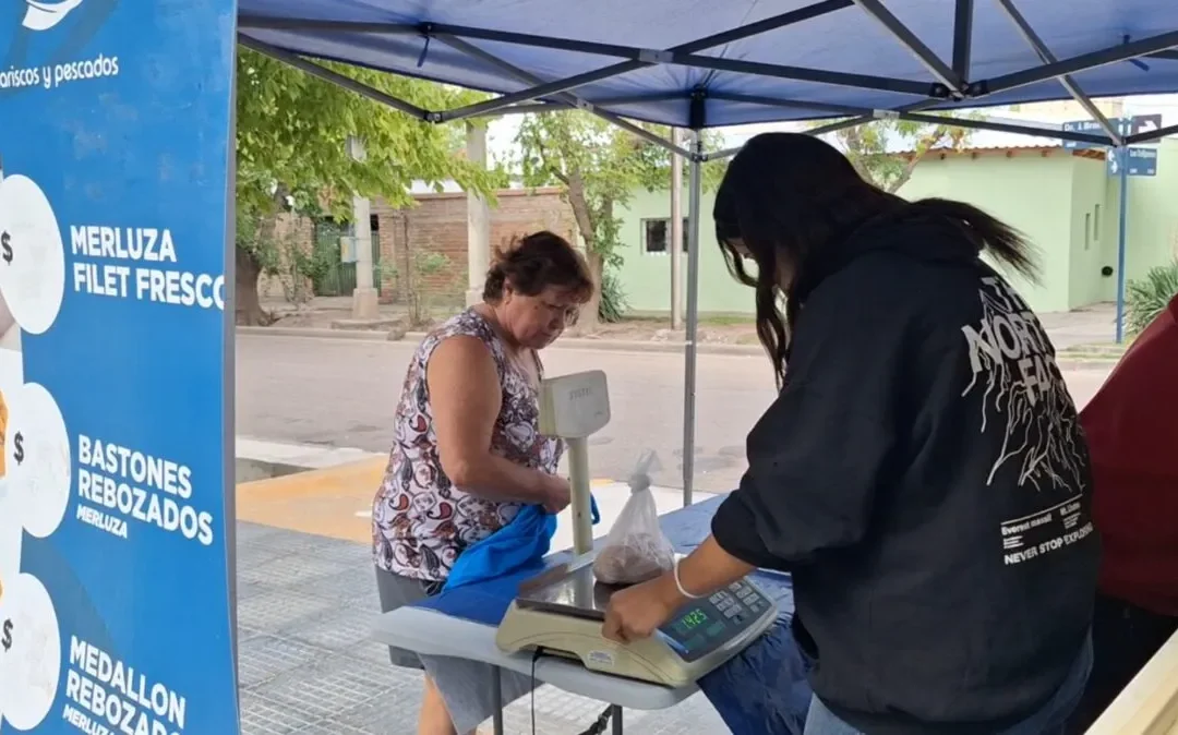 La Feria Franca municipal incorpora un puesto de pescados y productos de mar de cara a Semana Santa