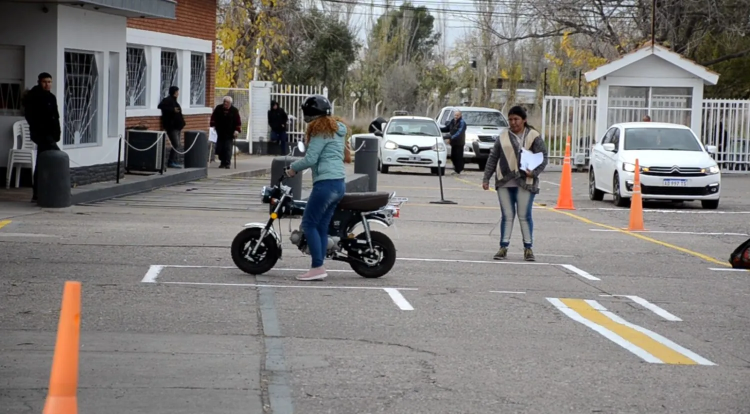 La pista de evaluación para motociclistas busca medir habilidades reales de conducción. La pista de evaluación para motociclistas busca medir habilidades reales de conducción.