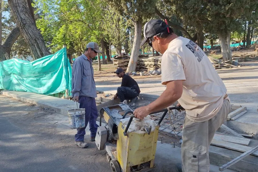 El Municipio avanza con la renovación de tres plazas en la ciudad