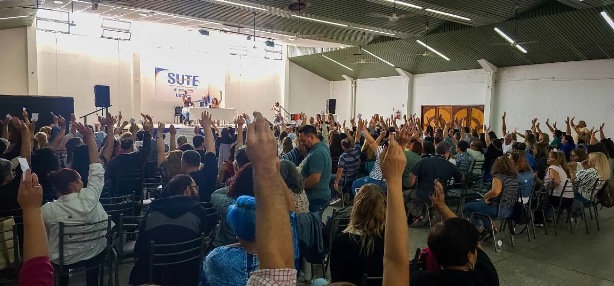 Paritarias docentes: plenario del SUTE en Luján de Cuyo donde se aprobó la propuesta salarial.