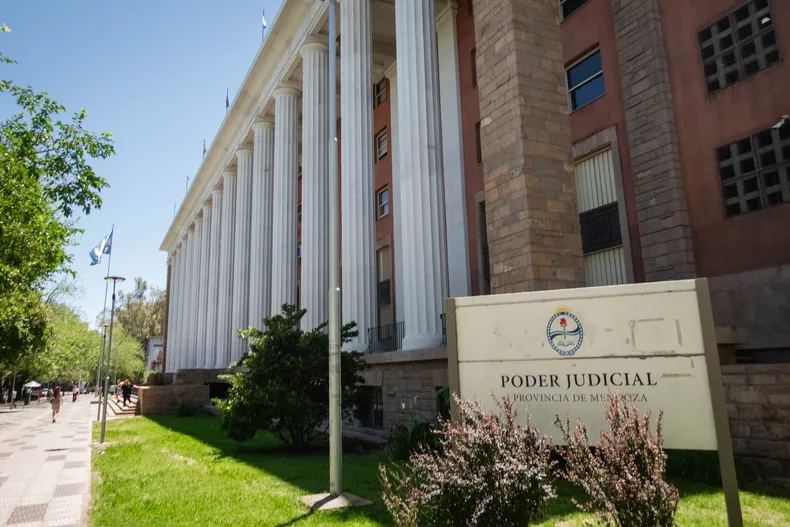 Judiciales: Cornejo impone aumento por decreto y rompe el diálogo paritario