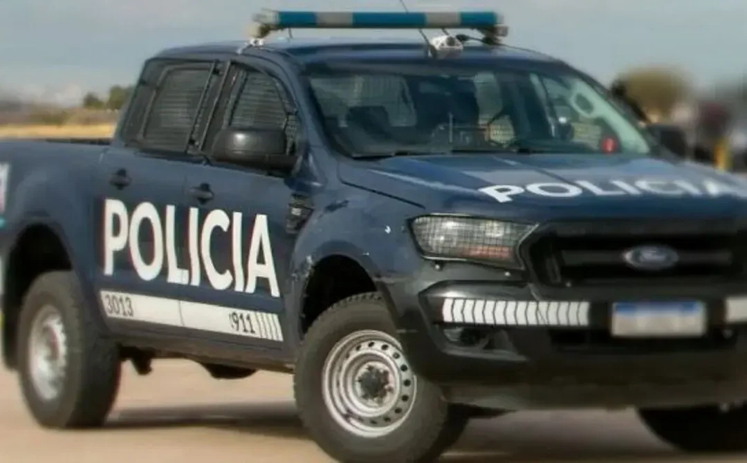 Policiales en alerta: estafa, robo de moto y comercio saqueado