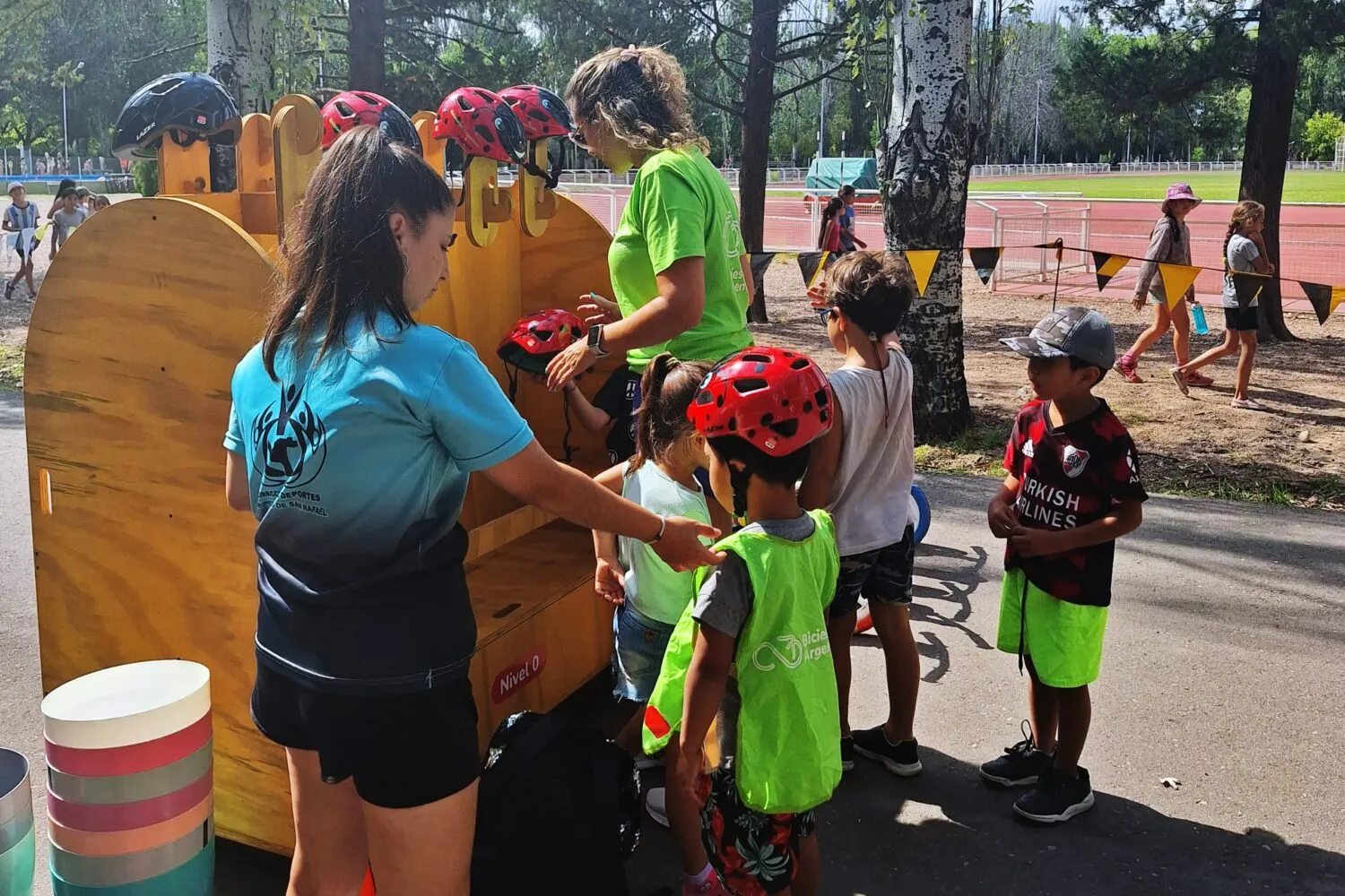 La Bici Escuela de San Rafael ofrece clases gratuitas de ciclismo para chicos de 4 a 13 años. La Bici Escuela de San Rafael ofrece clases gratuitas de ciclismo para chicos de 4 a 13 años.