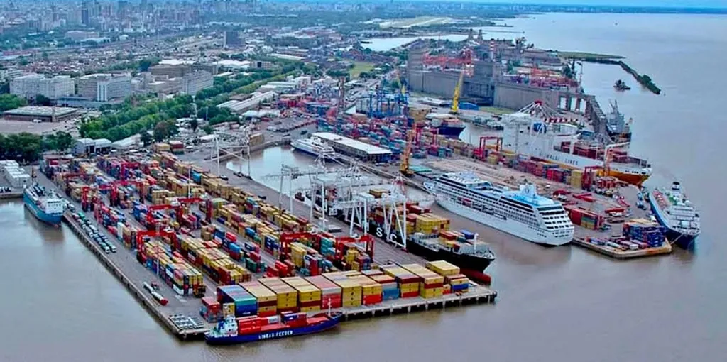 Los puertos argentinos quedaron en el centro del conflicto por el nuevo decreto oficial.