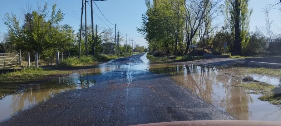 Vecinos presentan reclamo por acequias tapadas y desborde de agua en calle Lassa
