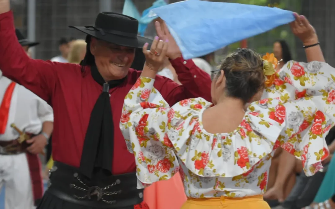 Peña folclórica para adultos mayores: música, tradición y encuentro en Plaza San Martín