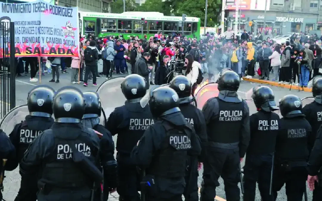 Represión en el Obelisco: momentos de máxima tensión en la 9 de Julio