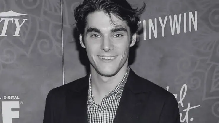 RJ Mitte, el actor que alcanzó la fama mundial por su papel en Breaking Bad, murió a los 34 años. RJ Mitte, el actor que alcanzó la fama mundial por su papel en Breaking Bad, murió a los 34 años.