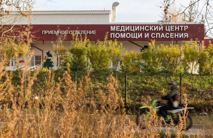 Rospotrebnadzor, el organismo de control sanitario de Rusia, supervisó las medidas de vigilancia y aislamiento tras el posible brote de peste en Siberia. Rospotrebnadzor, el organismo de control sanitario de Rusia, supervisó las medidas de vigilancia y aislamiento tras el posible brote de peste en Siberia.