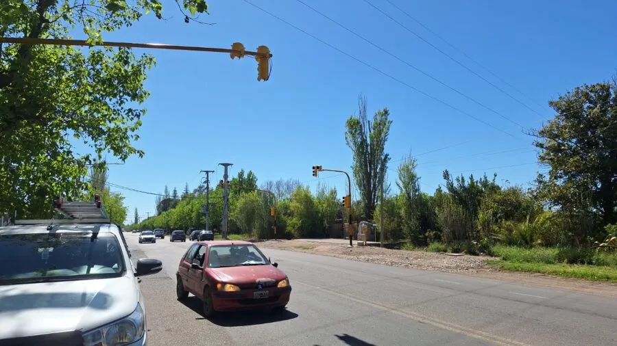 Comienzan a funcionar los nuevos semáforos de Irene Curie y Velez Sarsfield y Juan XXIII y El Libertador