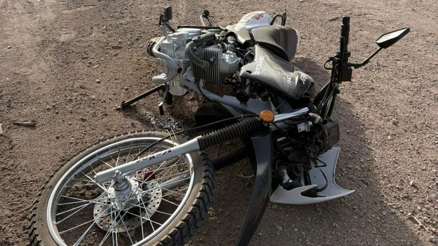 Motociclista lesionado luego de ser impactado por un auto