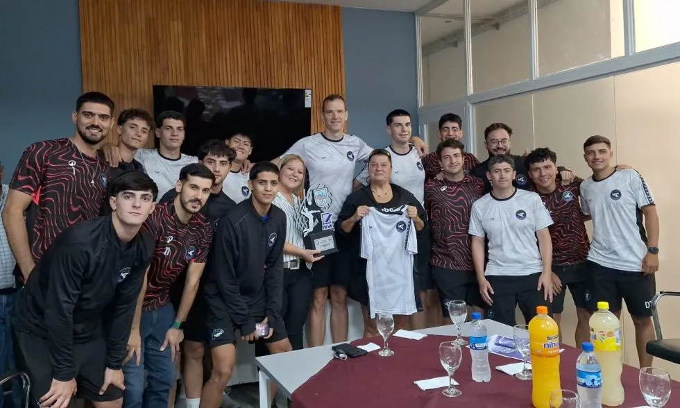 El Municipio recibió al plantel de SR Club tras su histórico ascenso a la Liga Nacional de Vóley