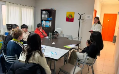 El desafío del primer trabajo: cómo el taller de confección de CV ayuda a jóvenes de San Rafael a buscar empleo