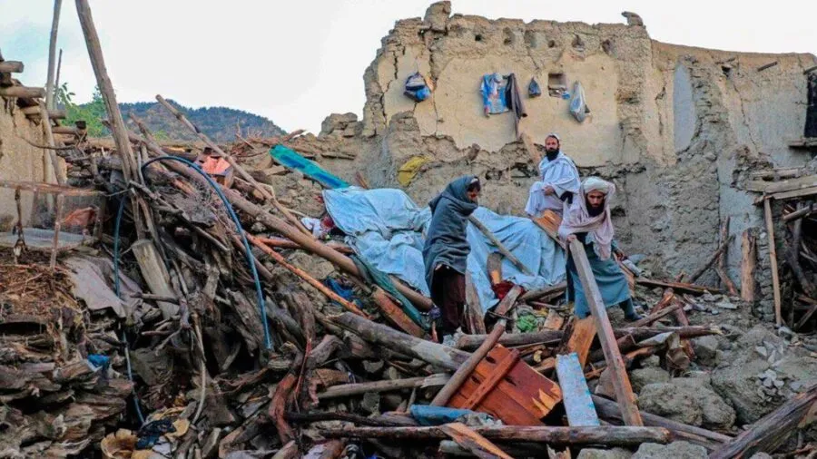 Afganistán: terremoto deja más de 800 muertos y 2.500 heridos