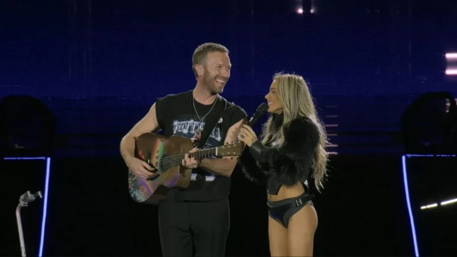 Chris Martin, líder de Coldplay, apareció de forma sorpresiva en el show Futttura de Tini Stoessel