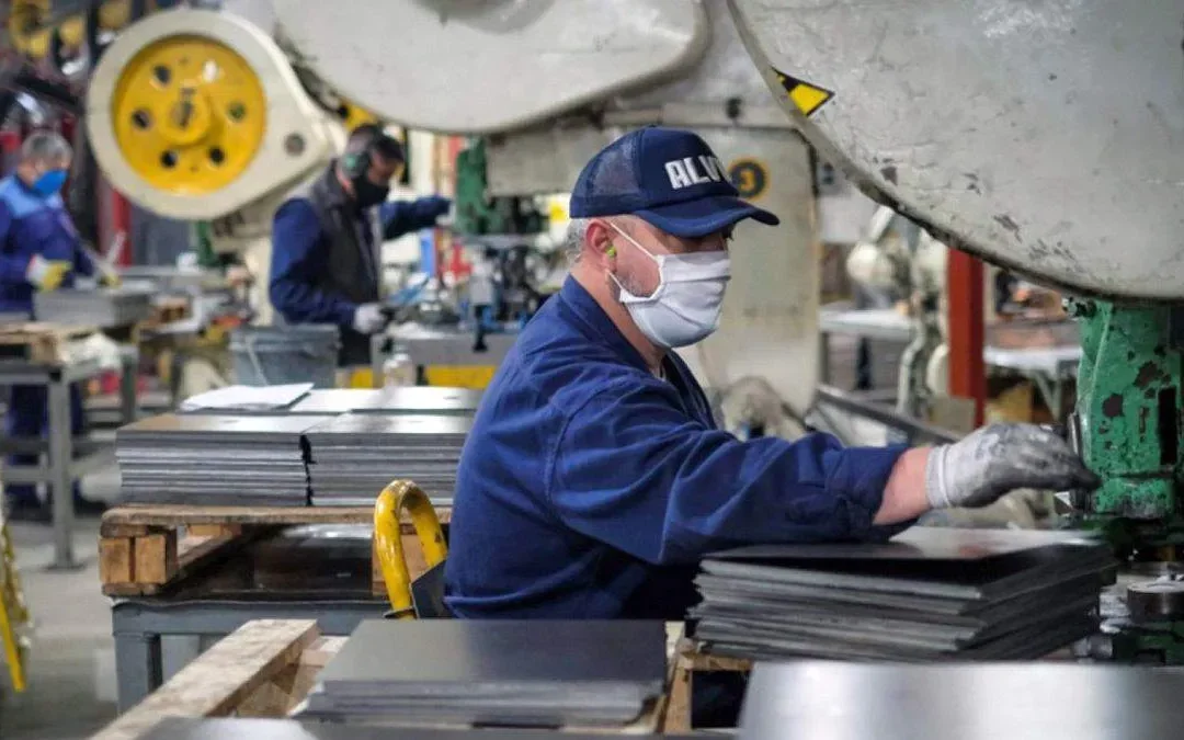 Reactivación industrial en caída: las PyMEs alertan por cierres, despidos y falta de respuesta política