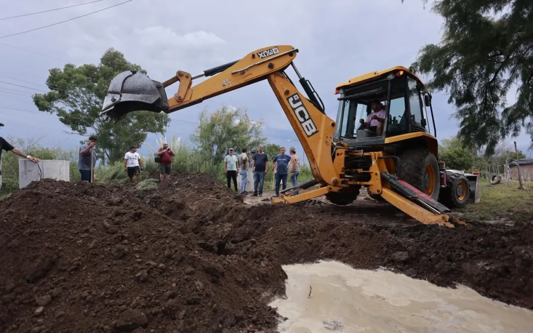El Intendente Omar Félix supervisó los trabajos de asistencia y apoyo a las zonas afectadas por la histórica crecida del Río Diamante