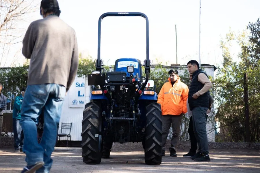 Entrega de tractores para subdelegaciones municipales