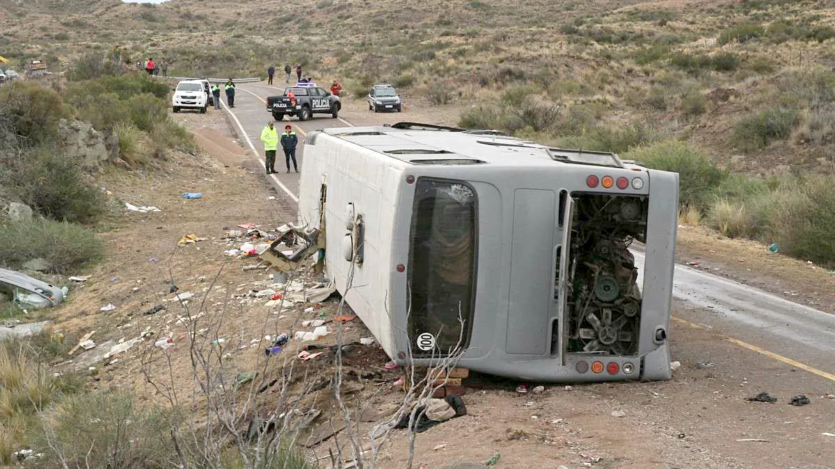 El colectivo siniestrado, habilitado con documentación adulterada.
