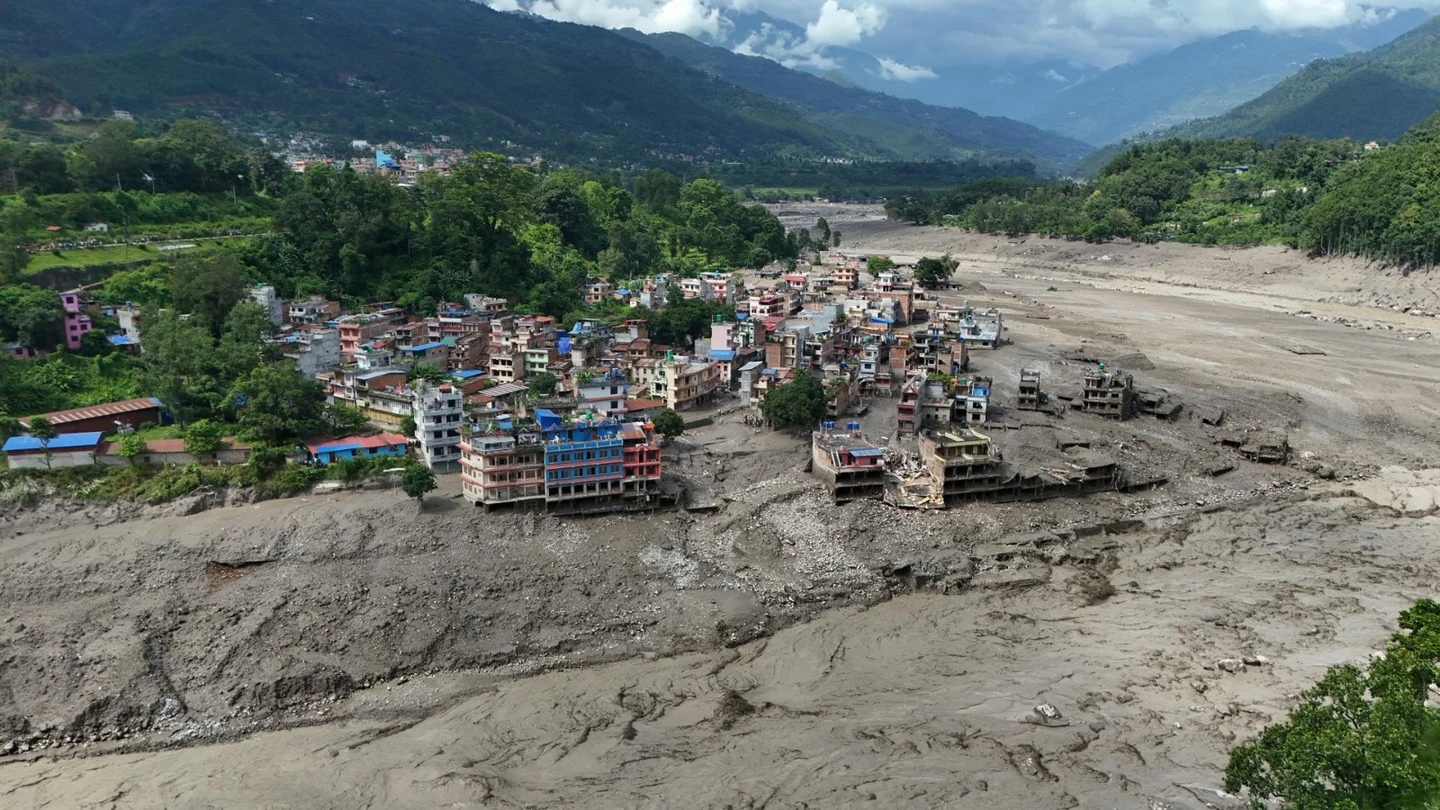 Equipos de emergencia trabajan en la búsqueda de desaparecidos tras la tragedia en Nepal. Equipos de emergencia trabajan en la búsqueda de desaparecidos tras la tragedia en Nepal.