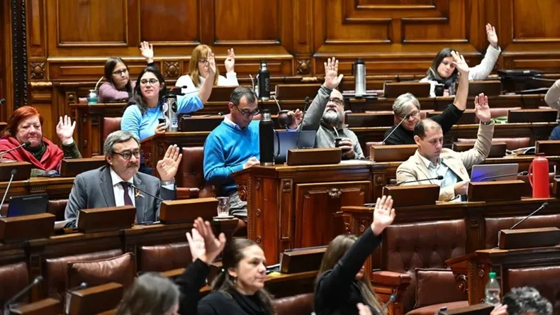 El Senado uruguayo aprobó el proyecto de Ley de Muerte Digna con amplia mayoría, legalizando la eutanasia.