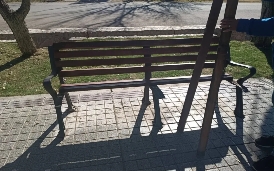 Vandalismo y daños afectaron a la histórica Plaza Centenario de la Villa 25 de Mayo