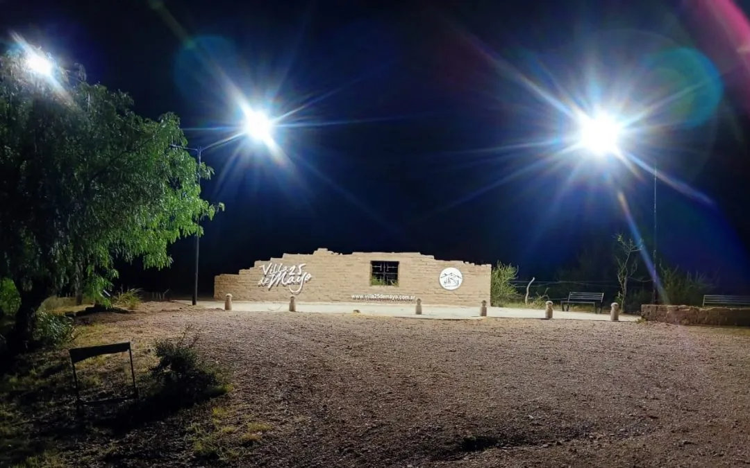 Iluminación pórtico Villa 25 de Mayo San Rafael